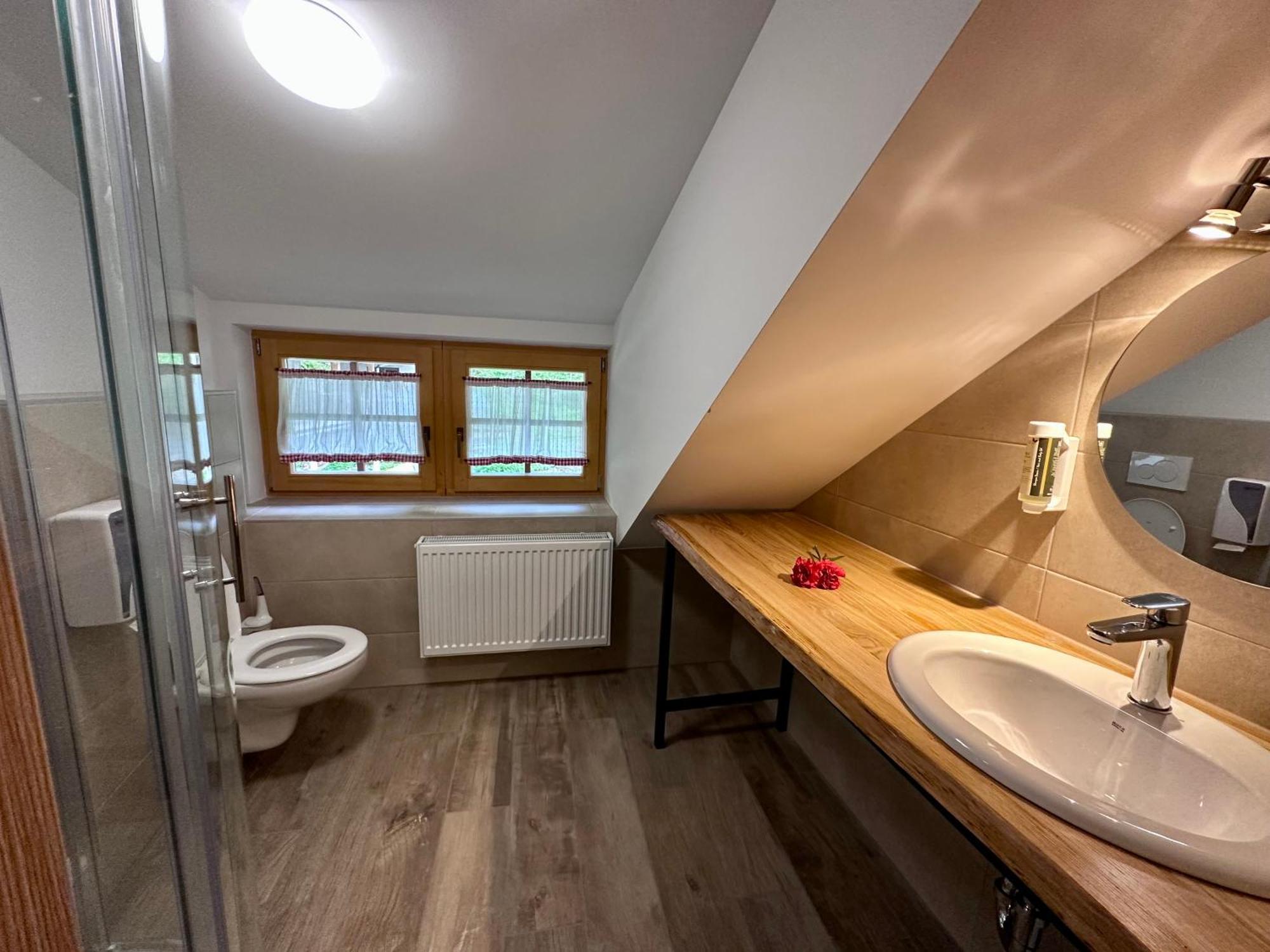 Bajta Kroparica Exteriör bild