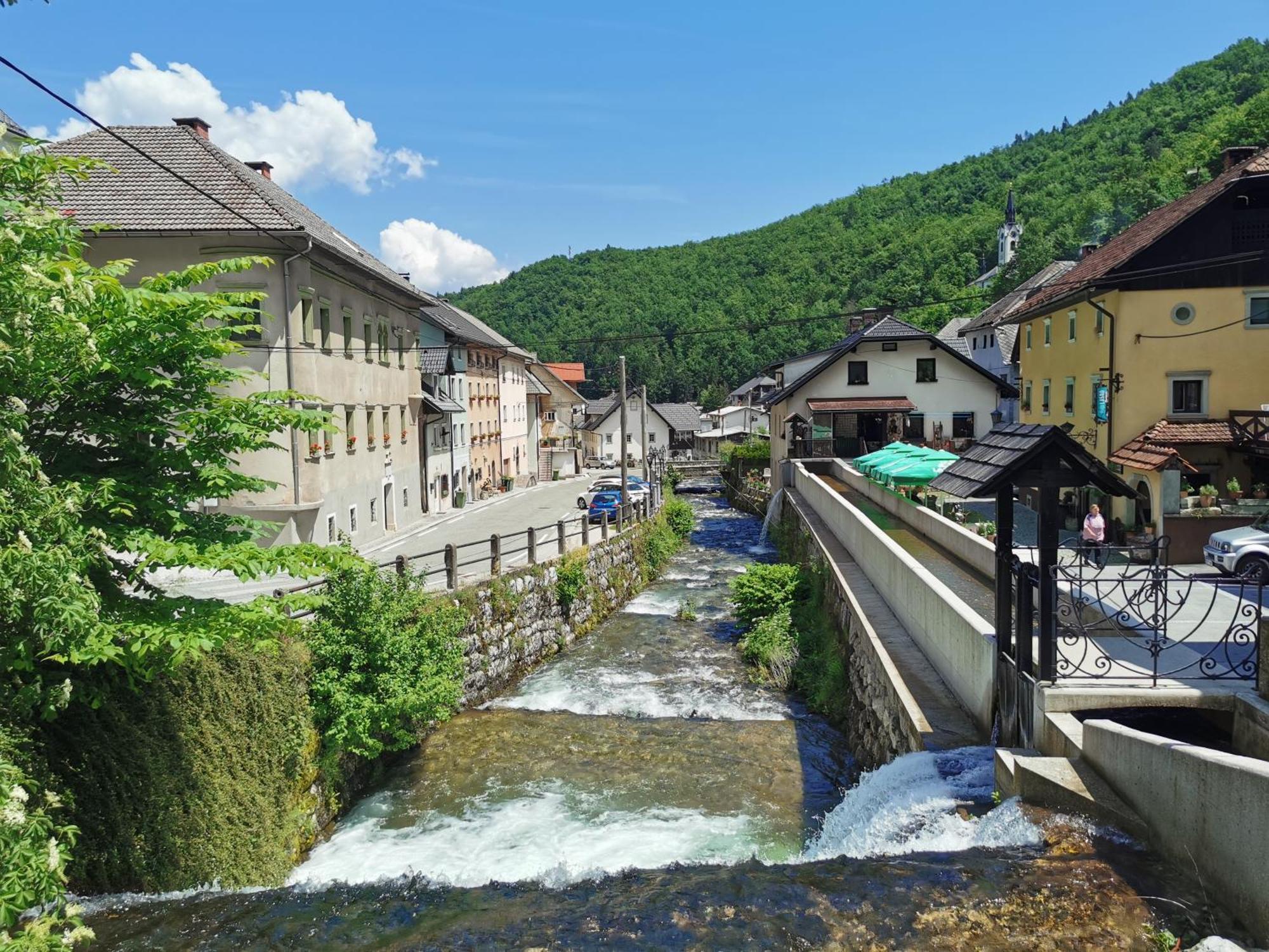 Bajta Kroparica Exteriör bild