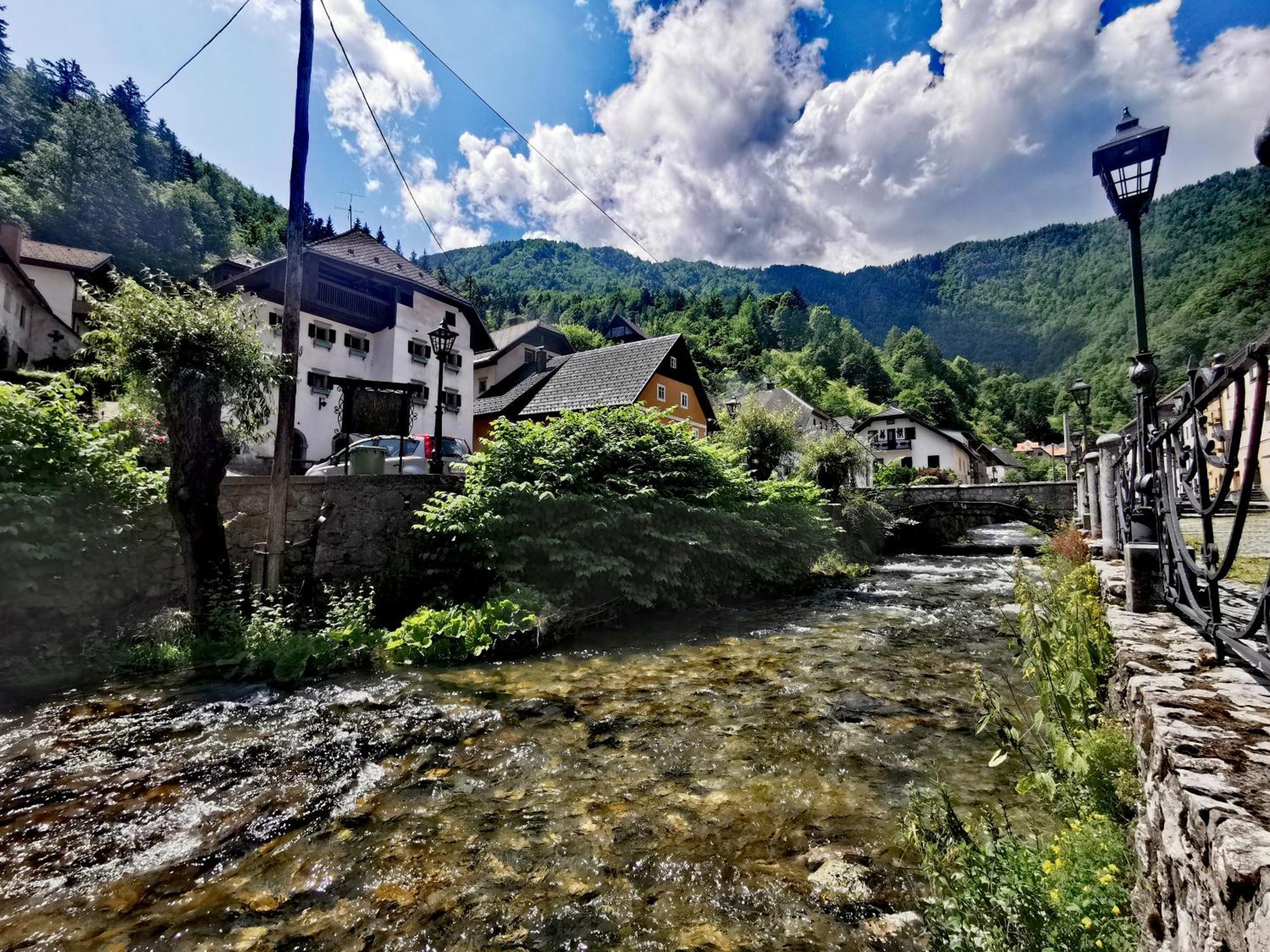 Bajta Kroparica Exteriör bild