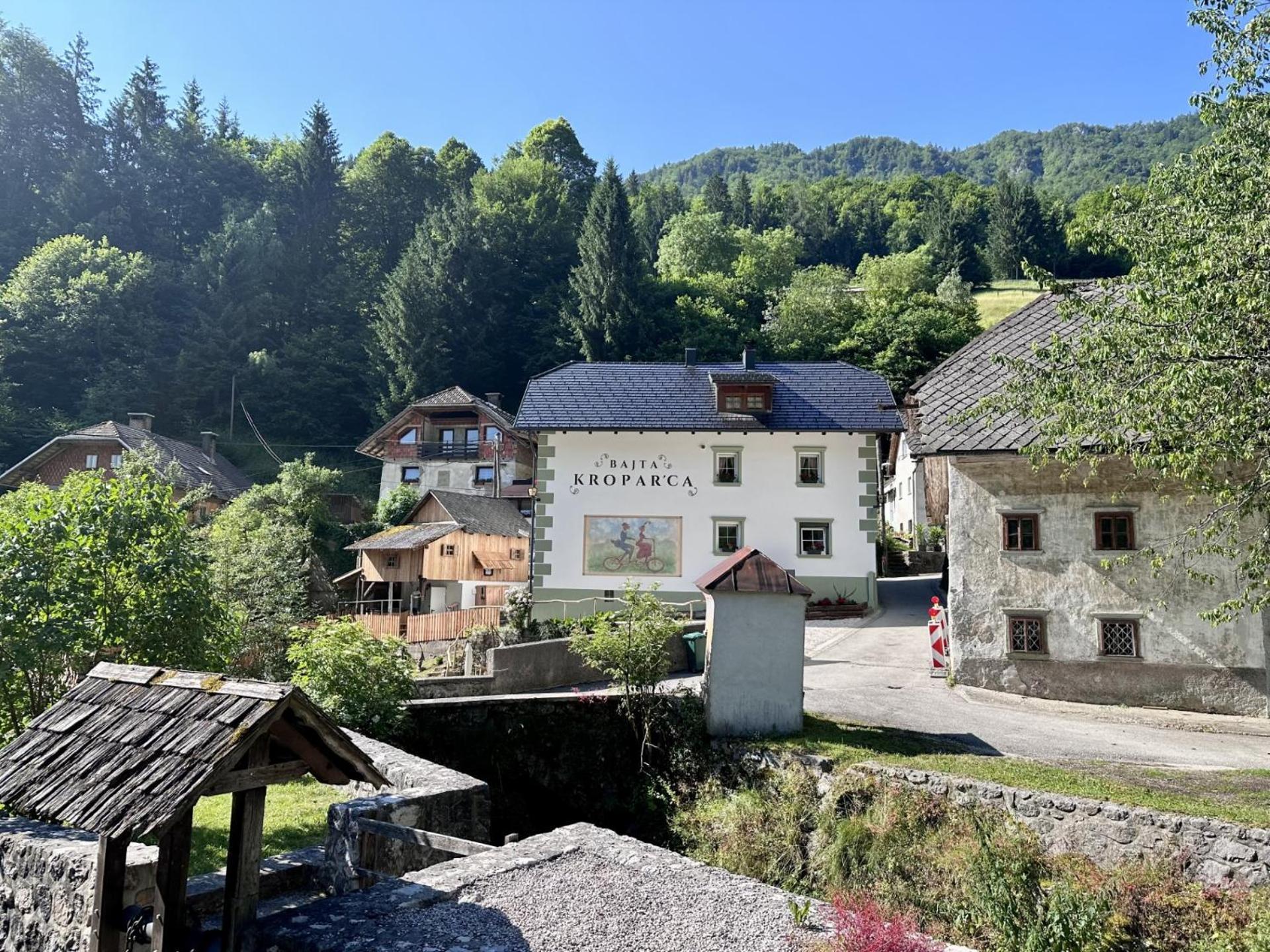 Bajta Kroparica Exteriör bild
