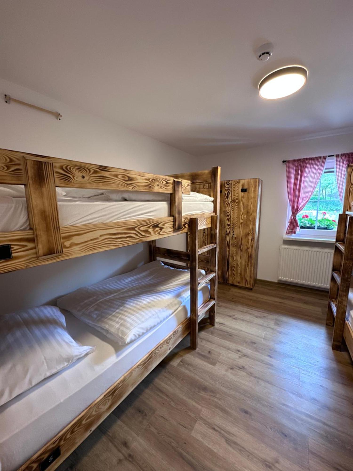 Bajta Kroparica Exteriör bild