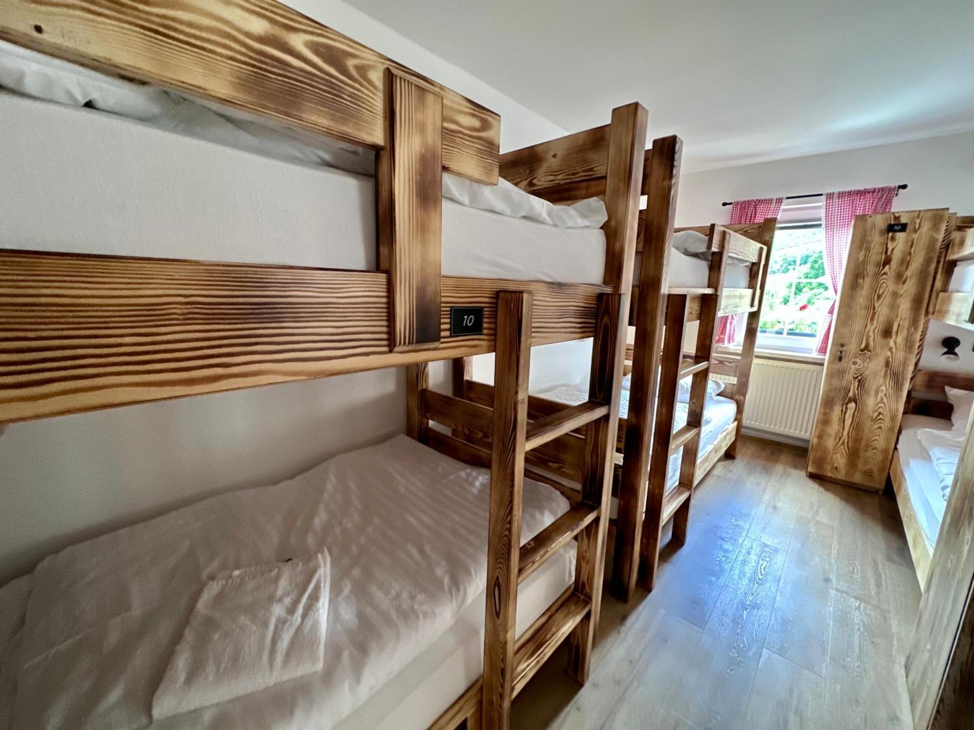 Bajta Kroparica Exteriör bild