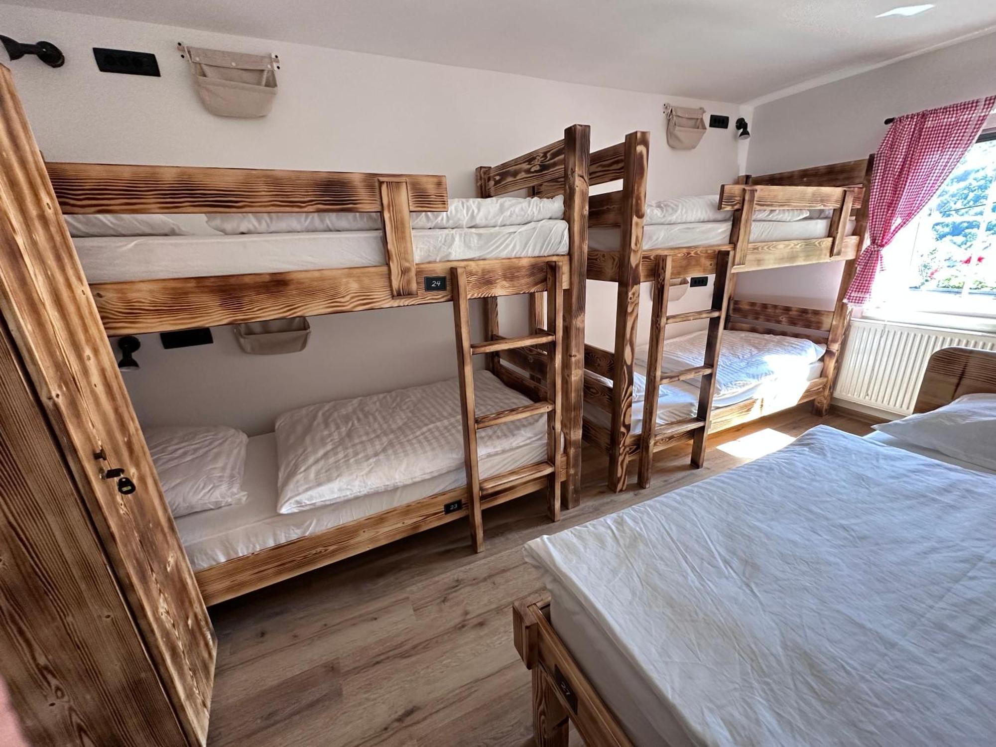 Bajta Kroparica Exteriör bild